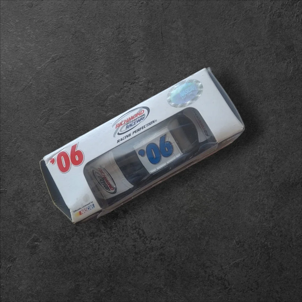 Nascar Die-Cast Model - Black and Blue 2006 - Picture 4 of 9